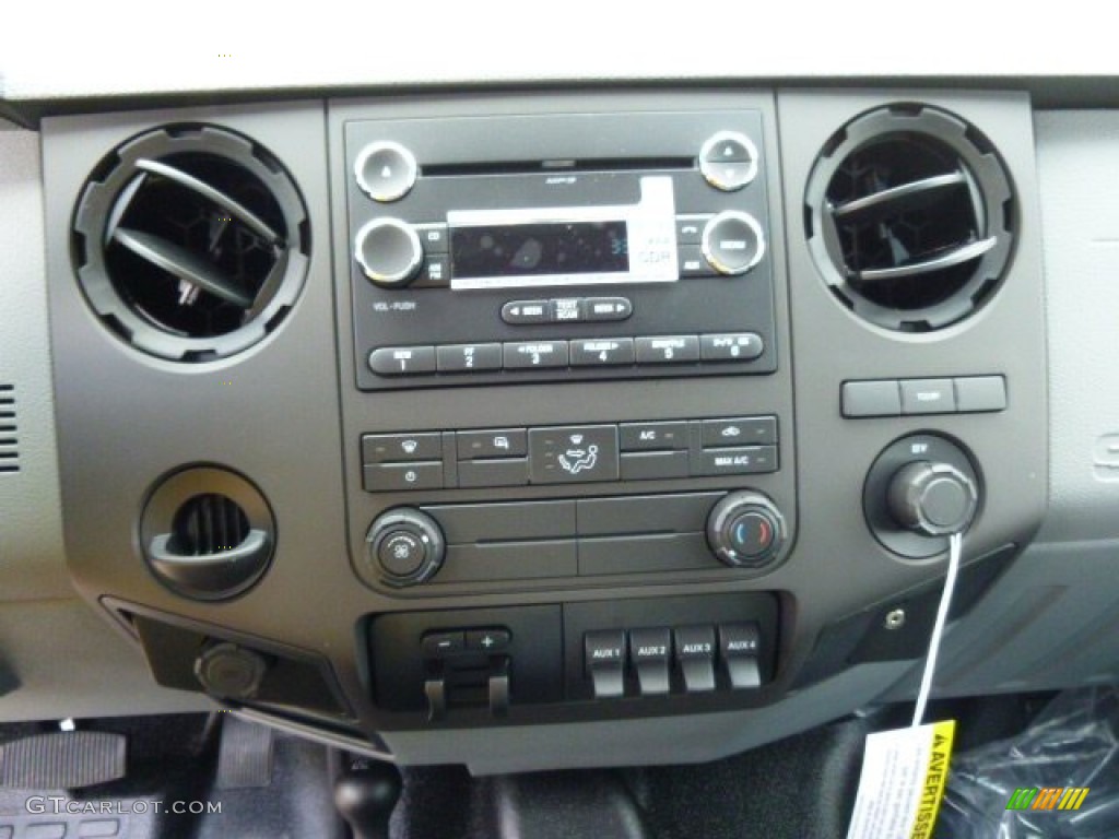 2015 Ford F550 Super Duty XL Crew Cab 4x4 Chassis Controls Photo #93757518