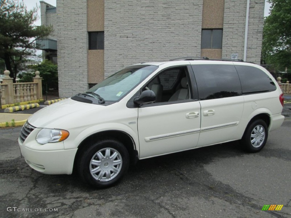 2007 Town & Country Touring - Cool Vanilla White / Dark Khaki/Light Graystone photo #3