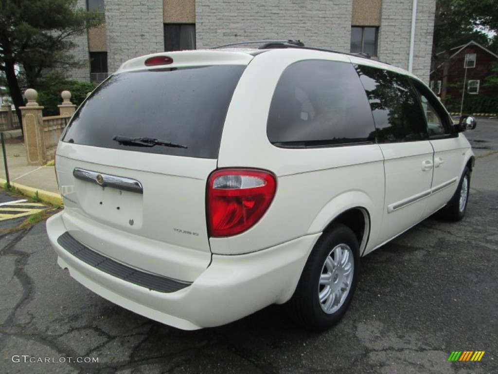 2007 Town & Country Touring - Cool Vanilla White / Dark Khaki/Light Graystone photo #8
