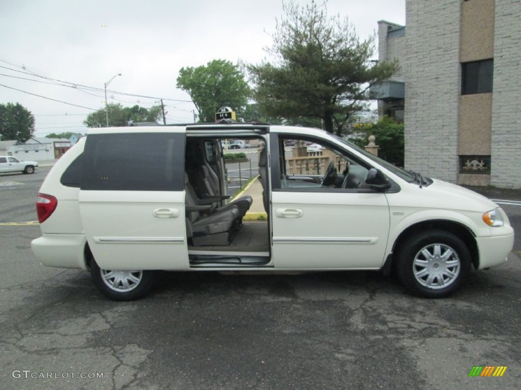 2007 Town & Country Touring - Cool Vanilla White / Dark Khaki/Light Graystone photo #11