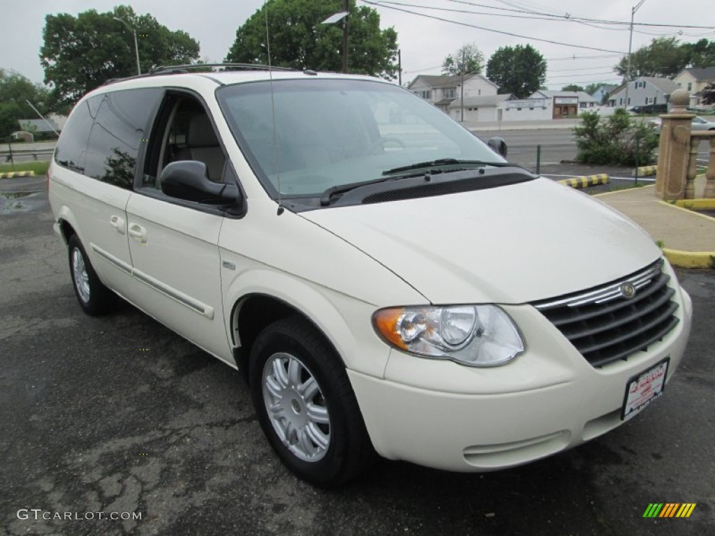 2007 Town & Country Touring - Cool Vanilla White / Dark Khaki/Light Graystone photo #13