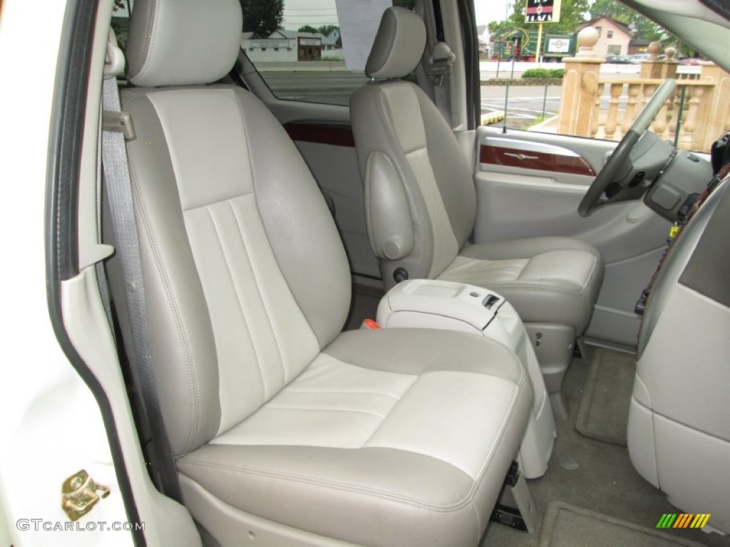2007 Town & Country Touring - Cool Vanilla White / Dark Khaki/Light Graystone photo #16