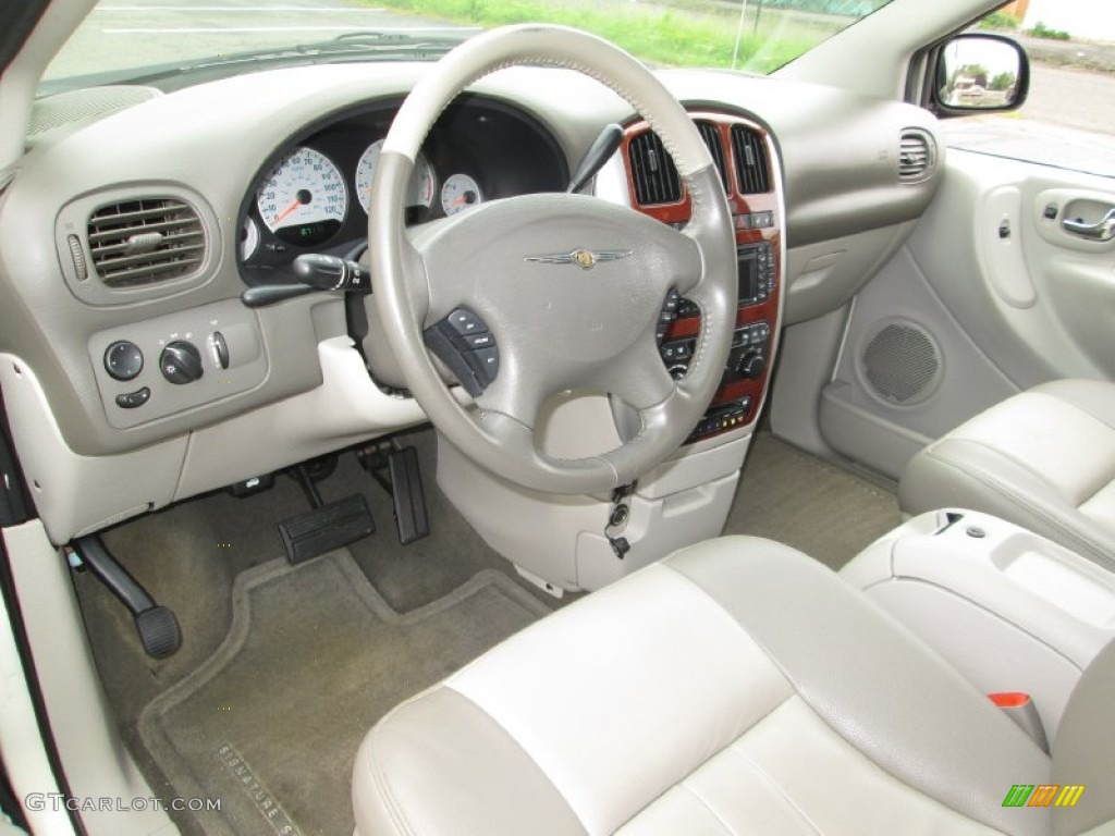 2007 Town & Country Touring - Cool Vanilla White / Dark Khaki/Light Graystone photo #17
