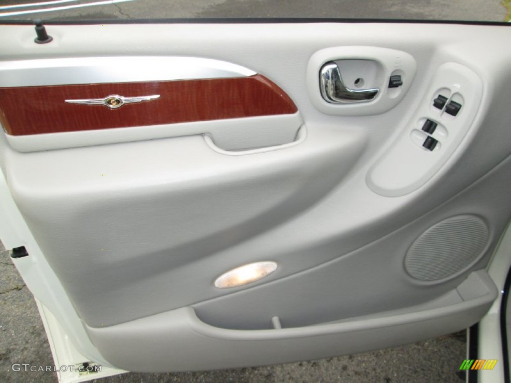2007 Town & Country Touring - Cool Vanilla White / Dark Khaki/Light Graystone photo #31