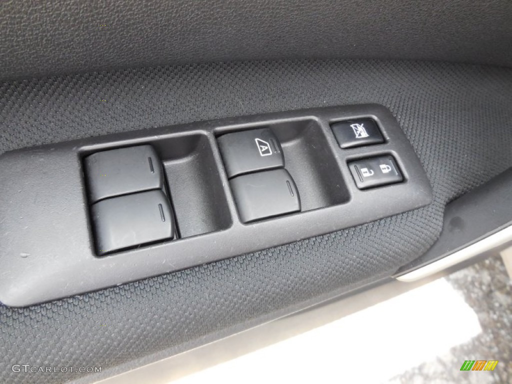2011 Rogue SV AWD - Platinum Graphite / Black photo #17