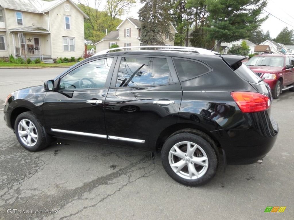 2011 Rogue SV AWD - Wicked Black / Black photo #5