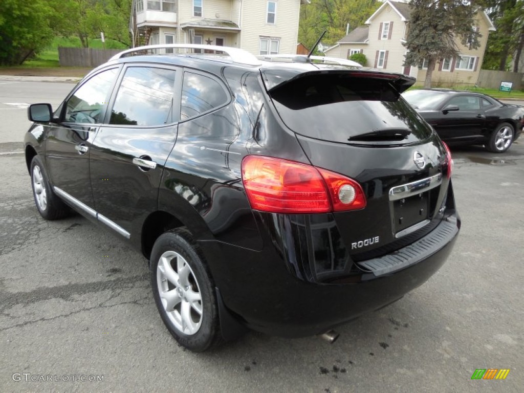 2011 Rogue SV AWD - Wicked Black / Black photo #6