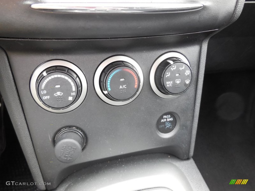 2011 Rogue SV AWD - Wicked Black / Black photo #21