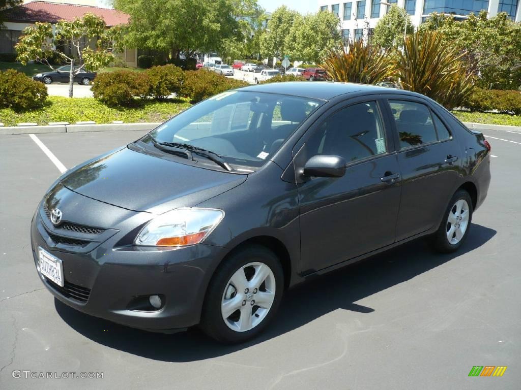 2007 Yaris Sedan - Flint Mica / Dark Charcoal photo #3