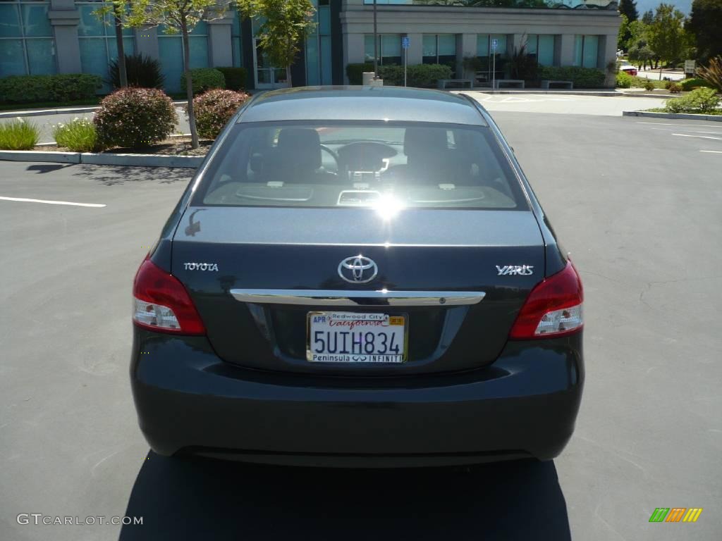 2007 Yaris Sedan - Flint Mica / Dark Charcoal photo #5