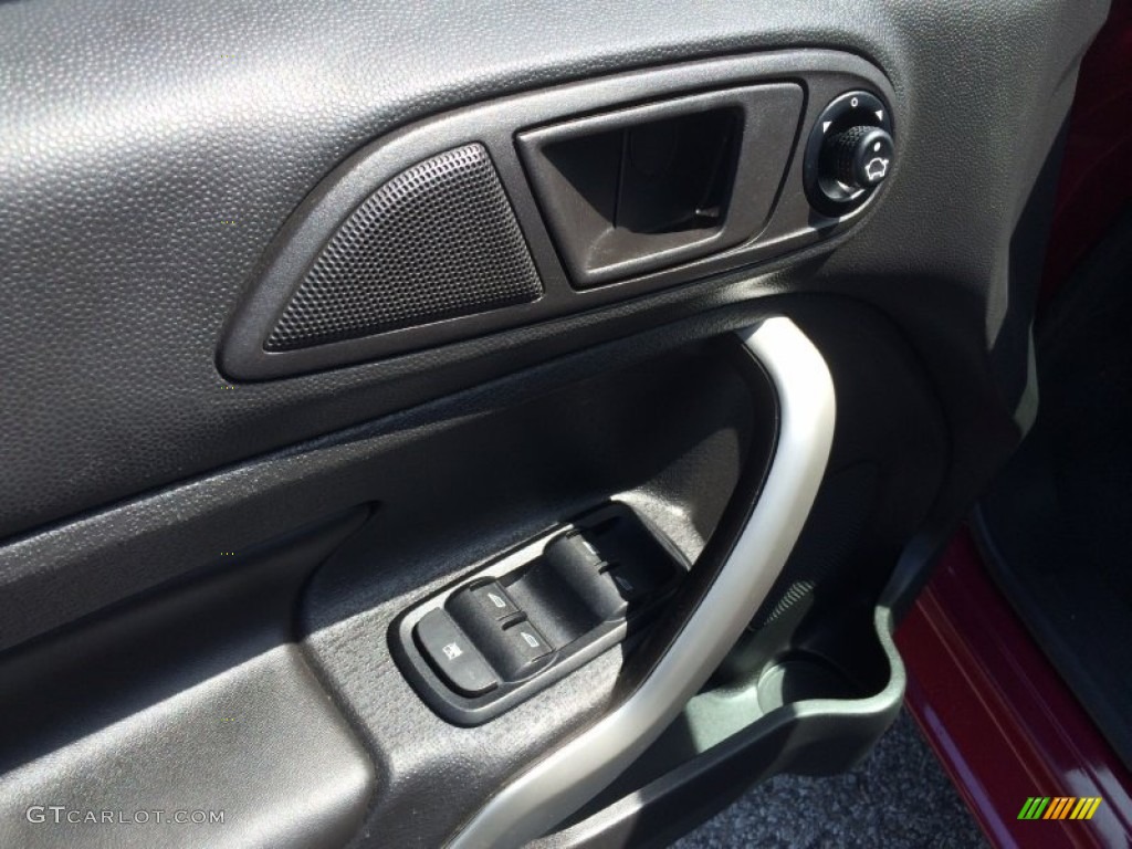 2011 Fiesta SEL Sedan - Bright Magenta Metallic / Plum/Charcoal Black Leather photo #19
