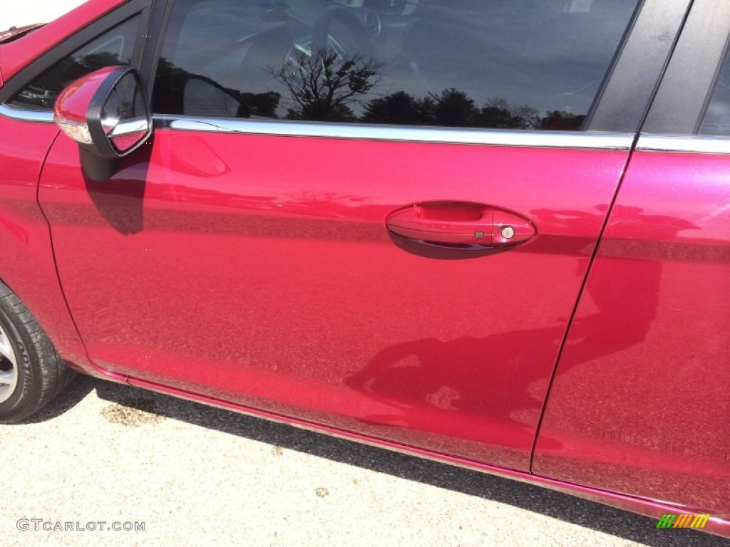 2011 Fiesta SEL Sedan - Bright Magenta Metallic / Plum/Charcoal Black Leather photo #27
