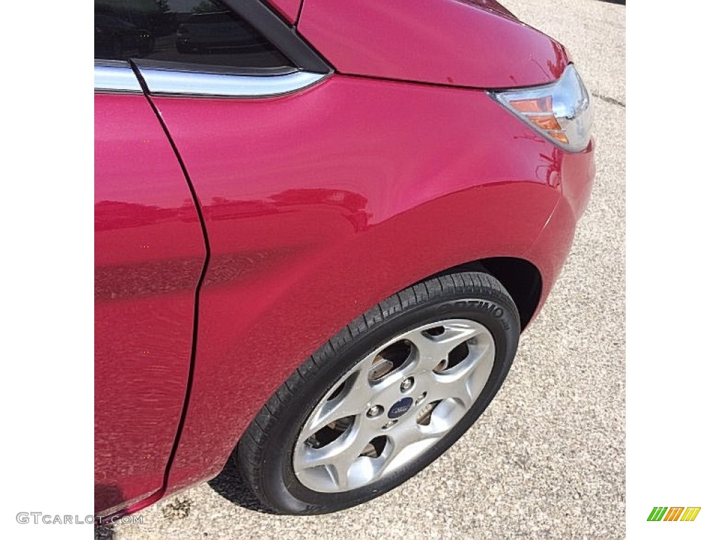 2011 Fiesta SEL Sedan - Bright Magenta Metallic / Plum/Charcoal Black Leather photo #30