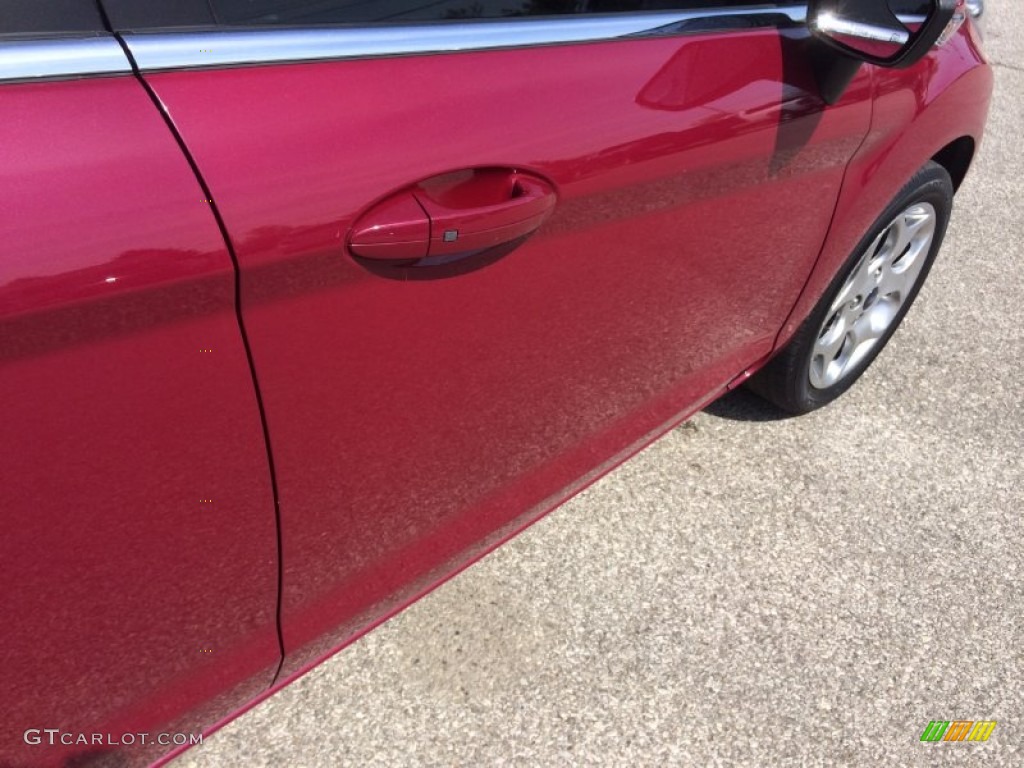 2011 Fiesta SEL Sedan - Bright Magenta Metallic / Plum/Charcoal Black Leather photo #31