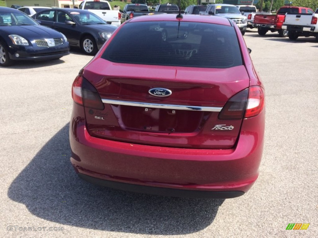 2011 Fiesta SEL Sedan - Bright Magenta Metallic / Plum/Charcoal Black Leather photo #36