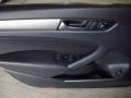 Black - Passat 1.8T SE Photo No. 10