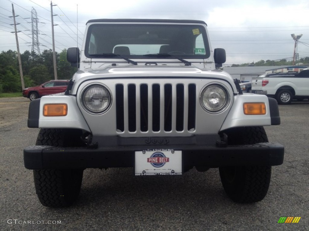 2004 Wrangler SE 4x4 - Bright Silver Metallic / Dark Slate Gray photo #4