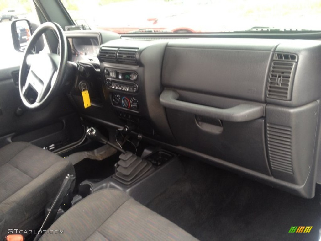 2004 Wrangler SE 4x4 - Bright Silver Metallic / Dark Slate Gray photo #10