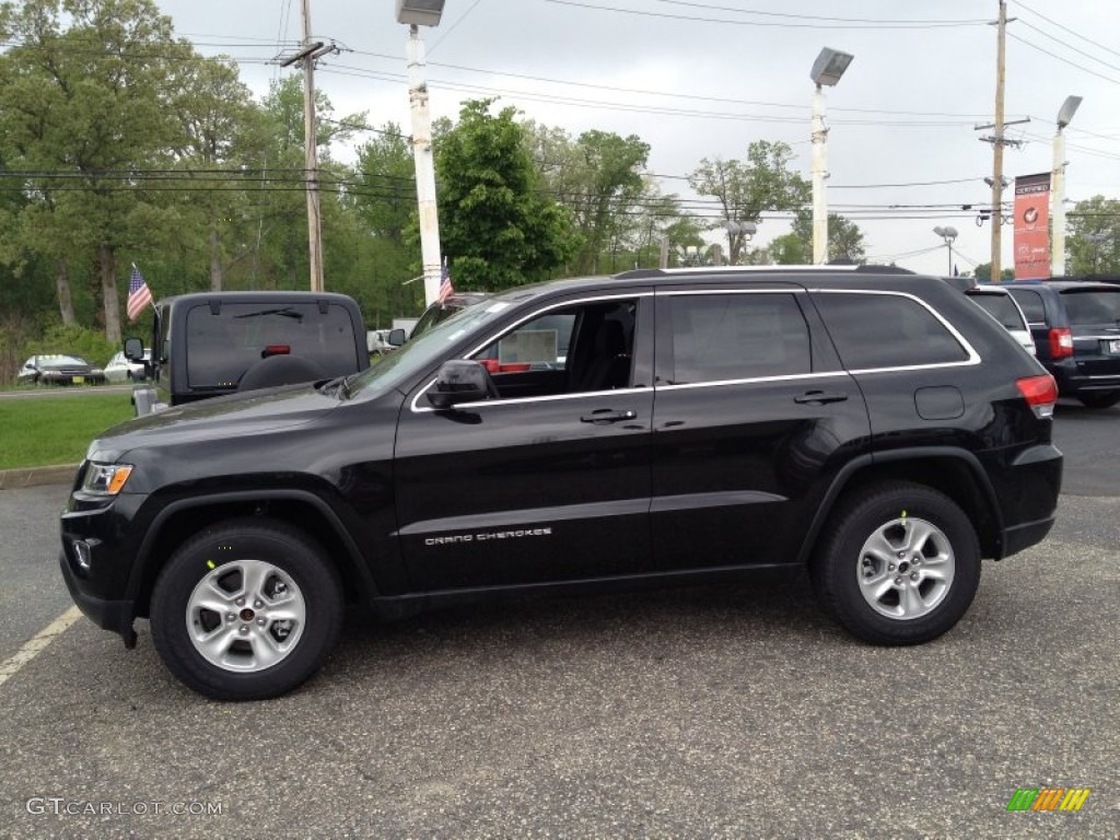 2014 Grand Cherokee Laredo 4x4 - Brilliant Black Crystal Pearl / Morocco Black photo #3