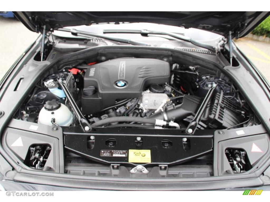 2014 BMW 5 Series 528i xDrive Sedan Engine Photos