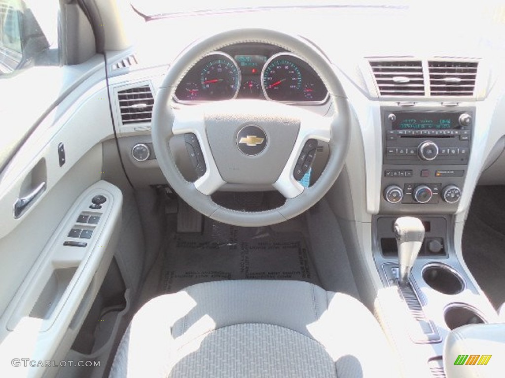 2010 Traverse LT - Dark Cherry Metallic / Dark Gray/Light Gray photo #7