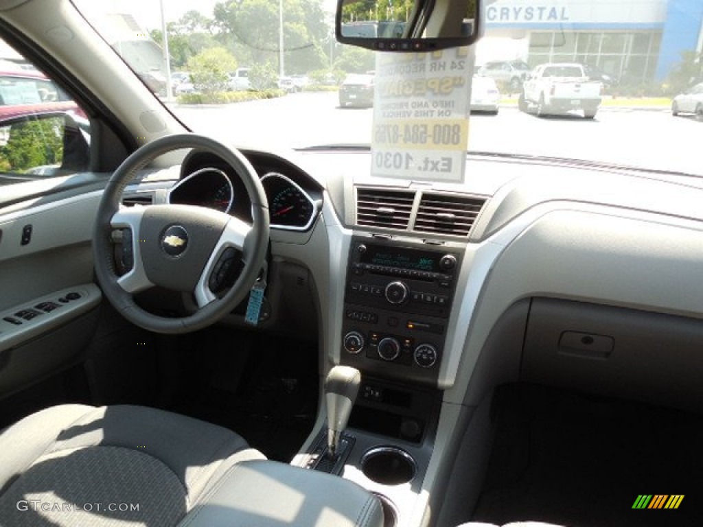 2010 Traverse LT - Dark Cherry Metallic / Dark Gray/Light Gray photo #13