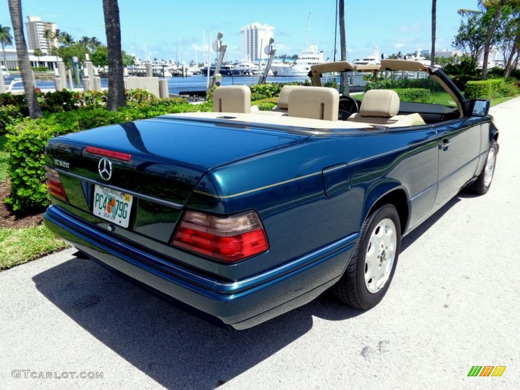 1995 E 320 Convertible - Brilliant Emerald Pearl / Parchment photo #5