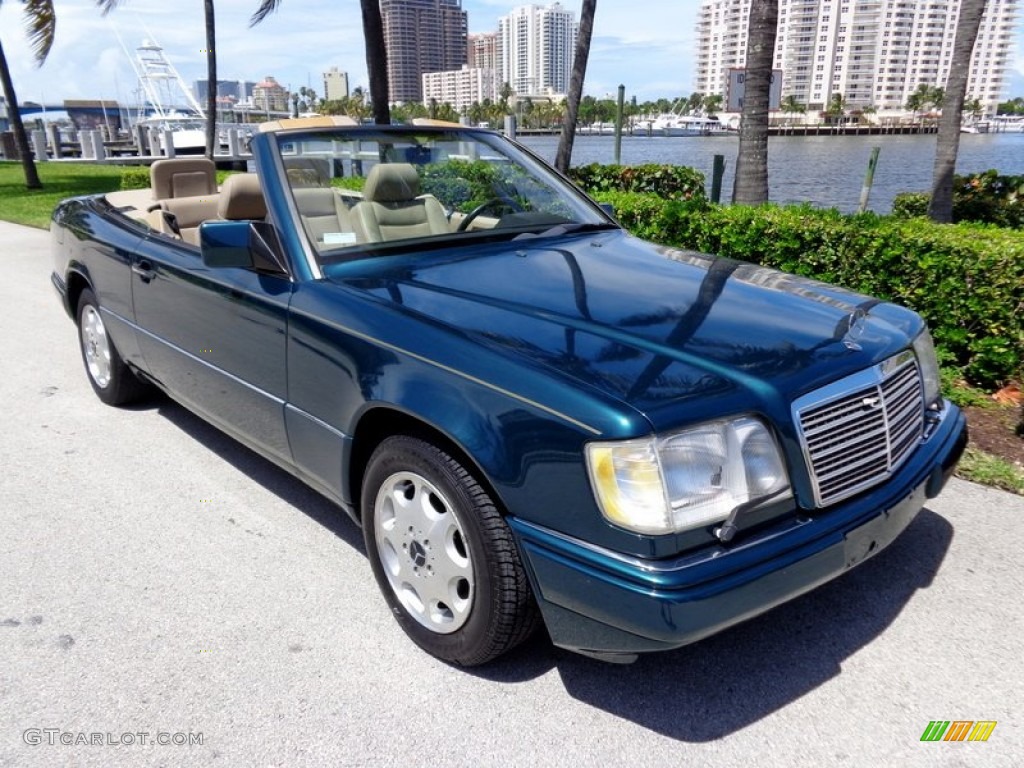 1995 E 320 Convertible - Brilliant Emerald Pearl / Parchment photo #15