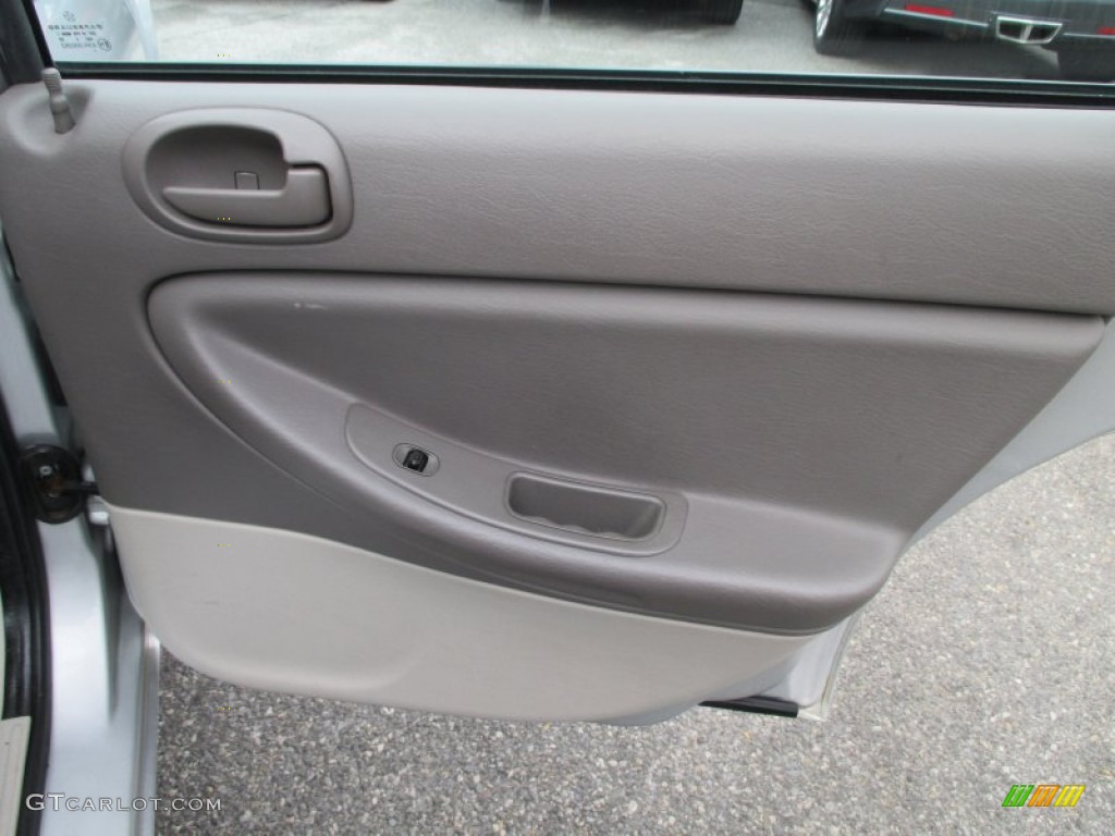 2005 Stratus SXT Sedan - Bright Silver Metallic / Dark Slate Gray photo #26