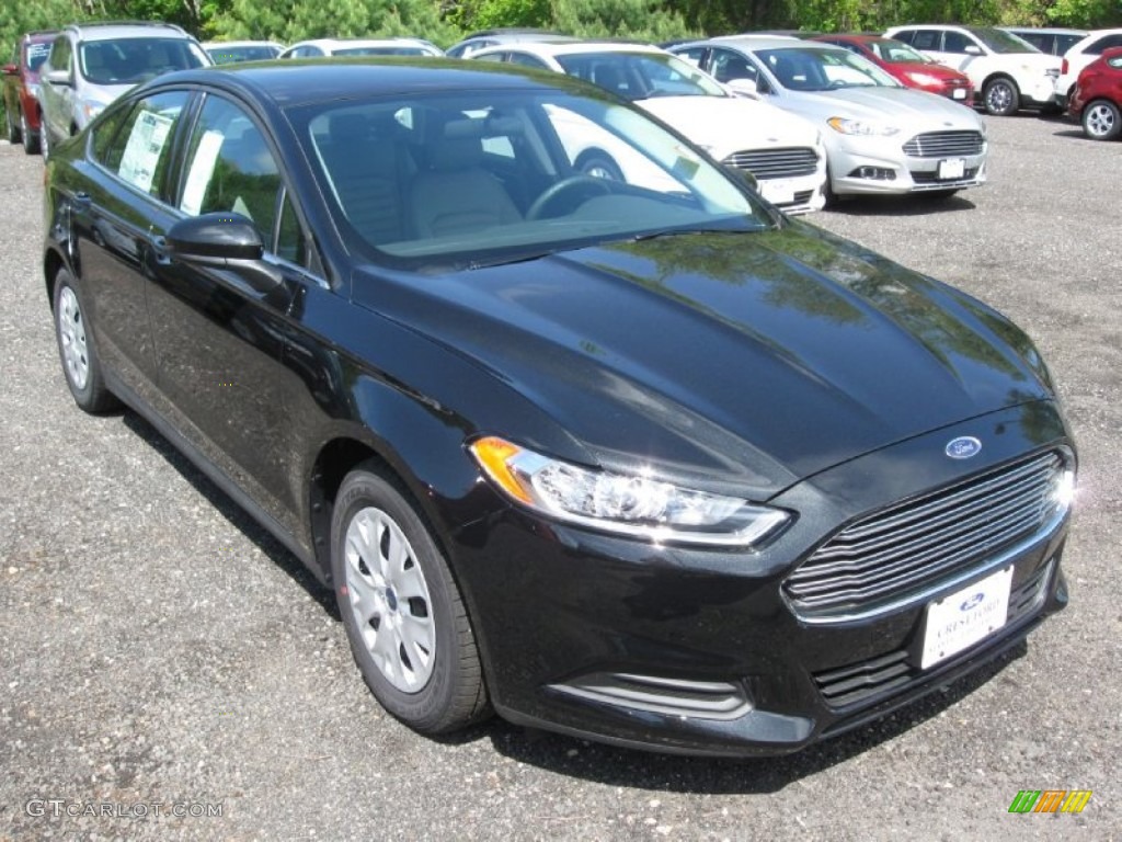 2014 Fusion S - Tuxedo Black / Earth Gray photo #1