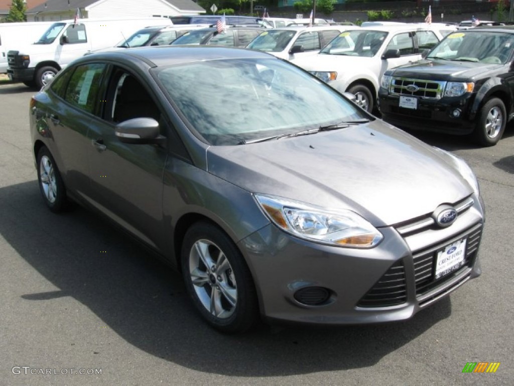 2014 Focus SE Sedan - Sterling Gray / Charcoal Black photo #1