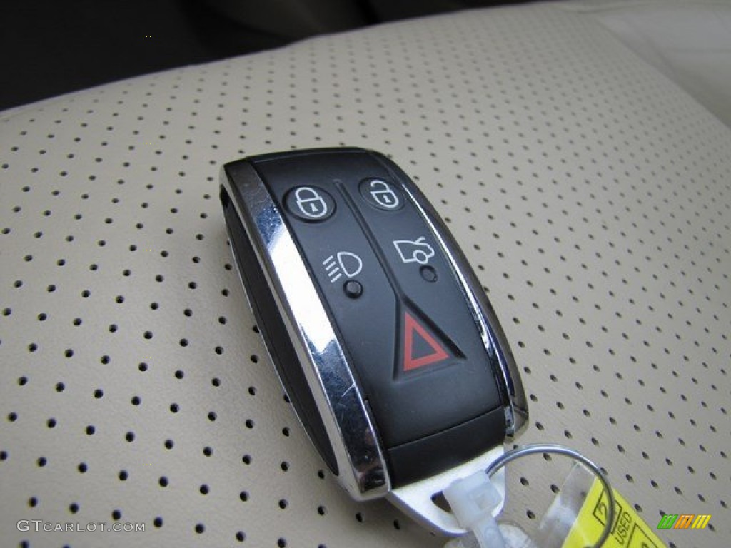 2011 Jaguar XF Premium Sport Sedan Keys Photos