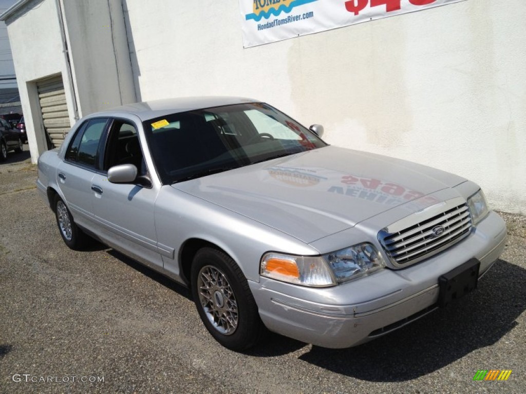 2002 Crown Victoria S - Silver Frost Metallic / Dark Charcoal photo #31