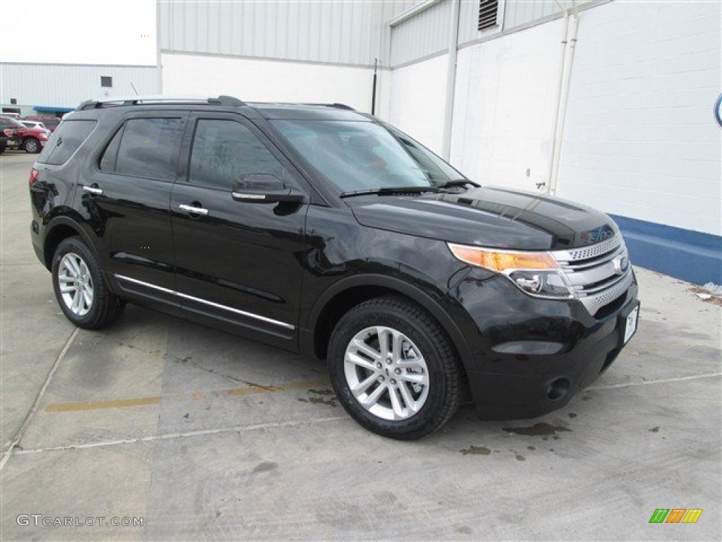 2014 Explorer XLT - Tuxedo Black / Charcoal Black photo #1