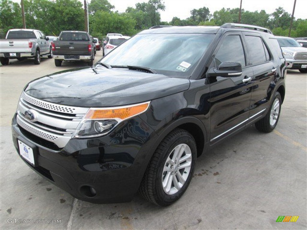 2014 Explorer XLT - Tuxedo Black / Charcoal Black photo #3