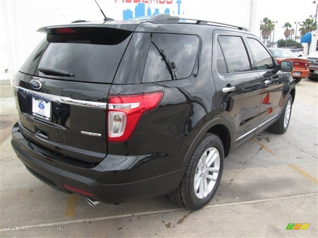 2014 Explorer XLT - Tuxedo Black / Charcoal Black photo #22