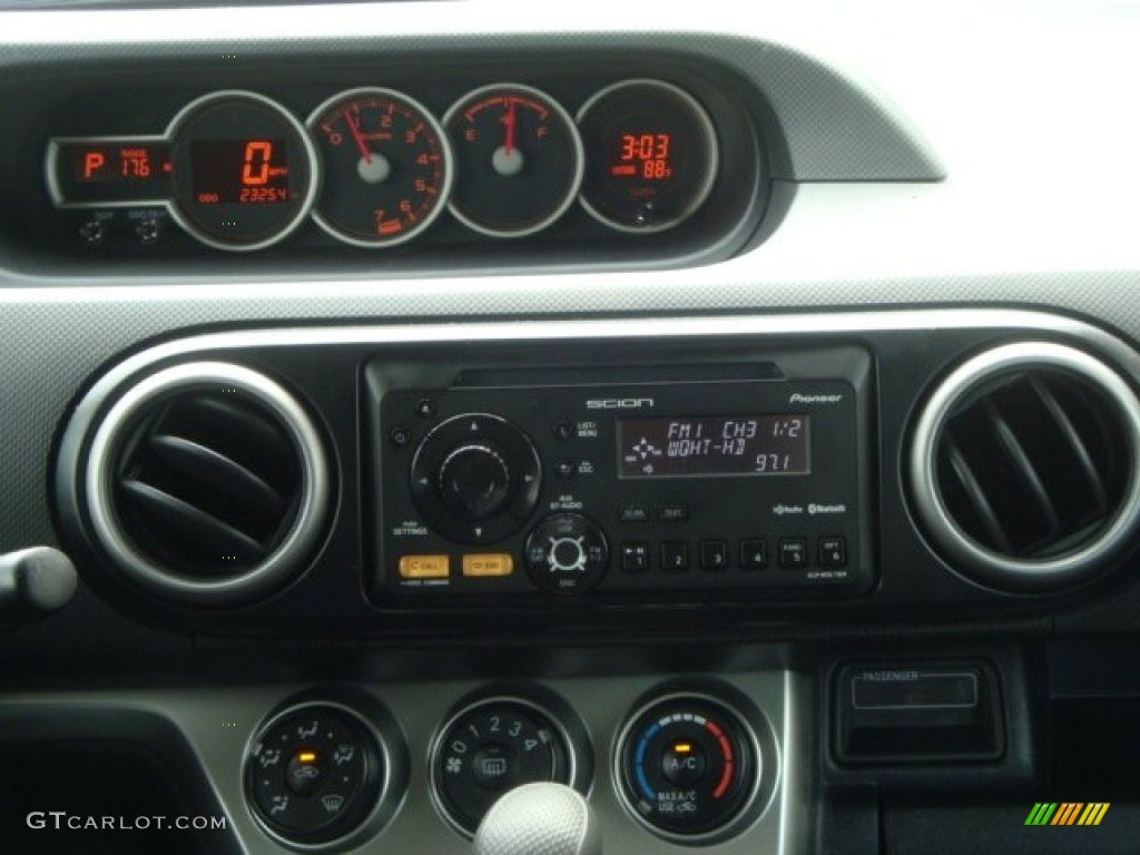 2012 xB  - Stingray Metallic / Dark Gray photo #19