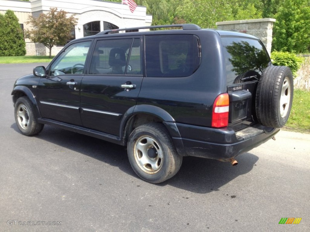 2002 XL7 Plus 4x4 - Black / Gray photo #6