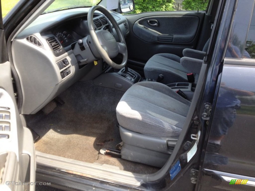 2002 XL7 Plus 4x4 - Black / Gray photo #8