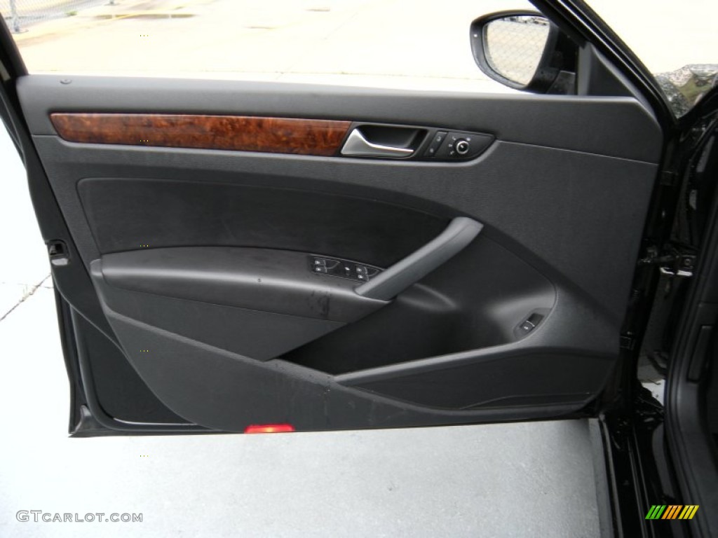 2012 Volkswagen Passat V6 SEL Titan Black Door Panel Photo #93900083