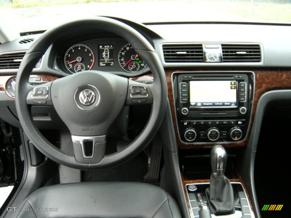 2012 Volkswagen Passat V6 SEL Dashboard Photos