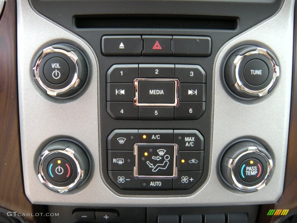 2015 Ford F350 Super Duty Lariat Crew Cab 4x4 Controls Photo #93906809