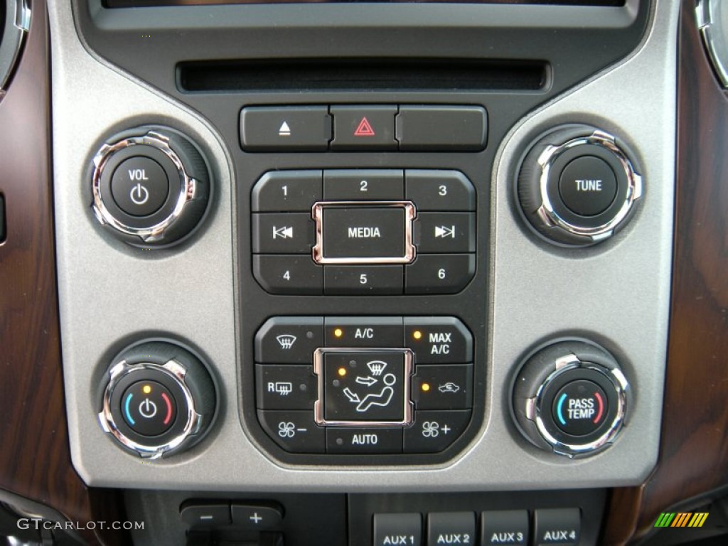 2015 Ford F350 Super Duty Lariat Crew Cab 4x4 Controls Photo #93907859
