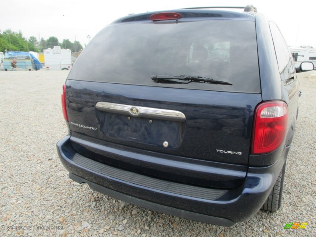 2005 Town & Country Touring - Midnight Blue Pearl / Medium Slate Gray photo #24