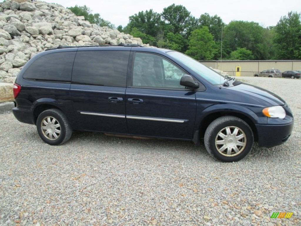 2005 Town & Country Touring - Midnight Blue Pearl / Medium Slate Gray photo #29