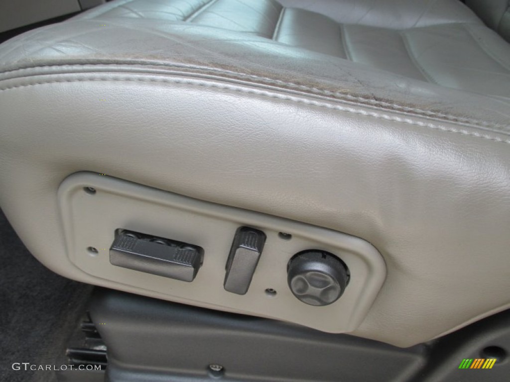 2004 Hummer H2 SUV Controls Photo #93928391
