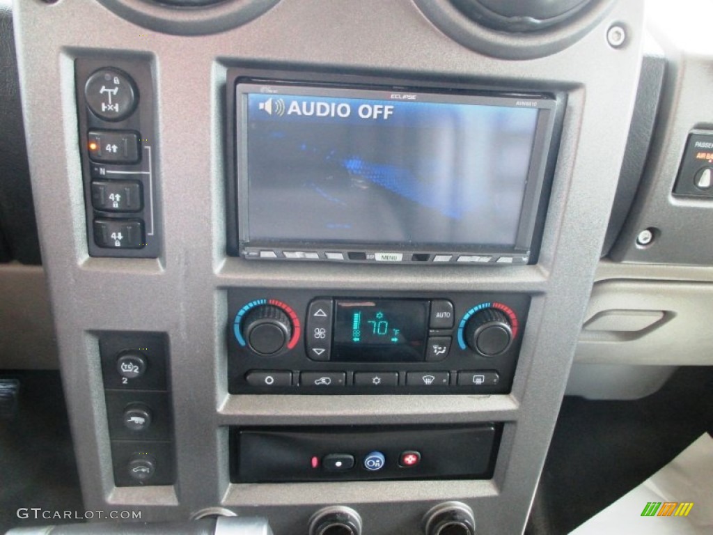 2004 Hummer H2 SUV Controls Photo #93928403