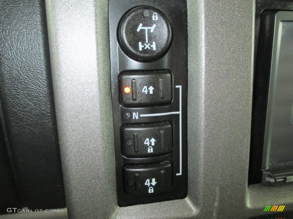 2004 Hummer H2 SUV Controls Photo #93928438