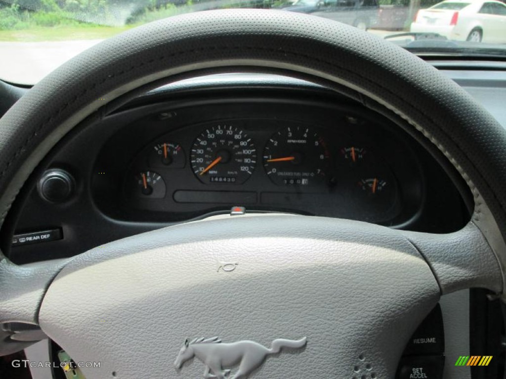 1998 Mustang V6 Coupe - Laser Red / Medium Graphite photo #13