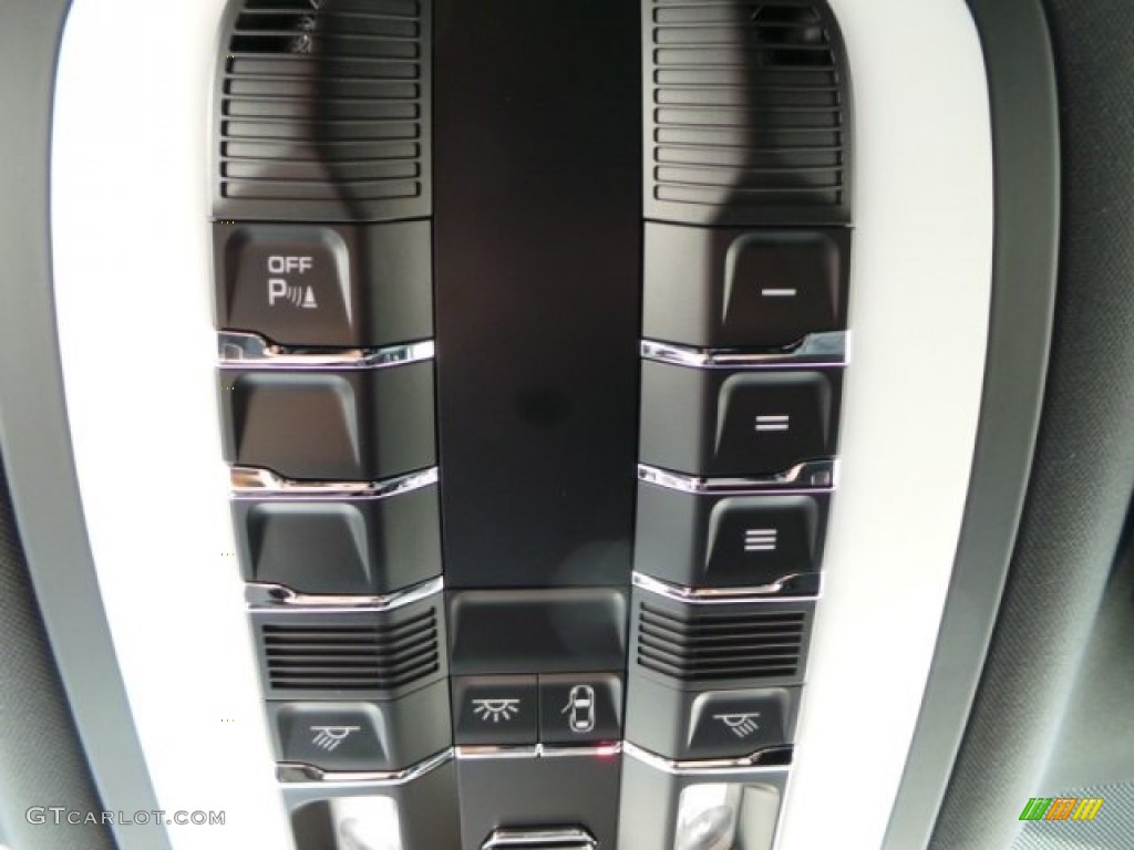 2015 Porsche Macan S Controls Photo #93939873